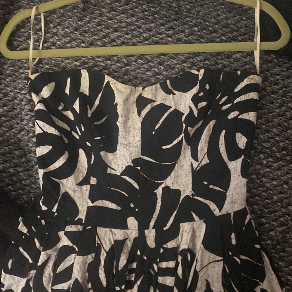 Super cute fit and flair Hawaiian style strapless dress